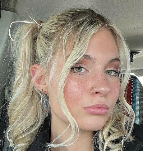 Annie Angel onlyfans.