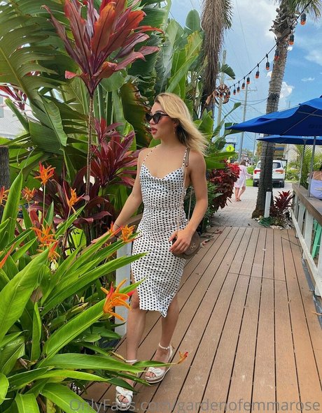 gardenofemmarose onlyfans pictures