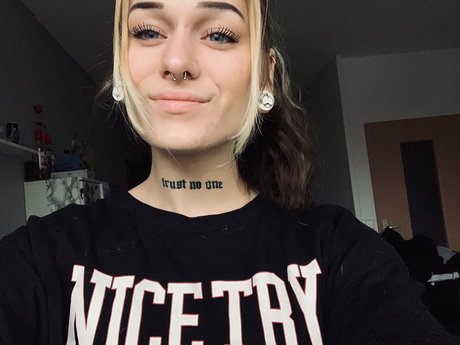 Saskia Roth onlyfans boobs