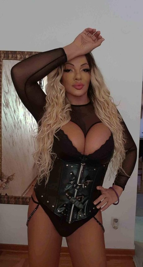 SaraShemale porn only fans