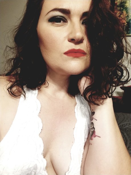 Goddess Sarah onlyfans nude tits