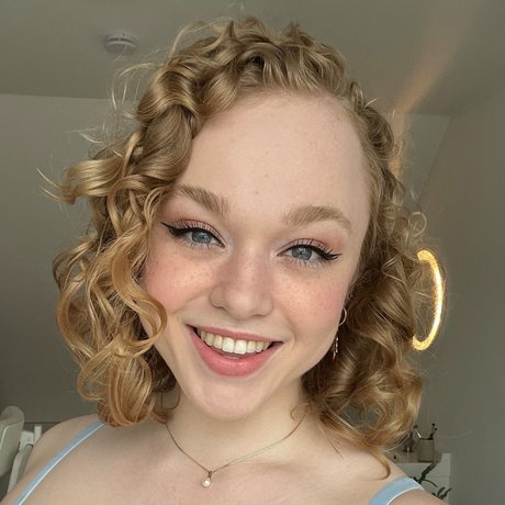 Sarah Calanthe Curvy Cock Tease_ onlyfans nude