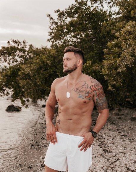 _guy nextdoor_ onlyfans public photos