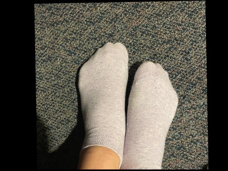 Saki s Feet onlyfans leajs