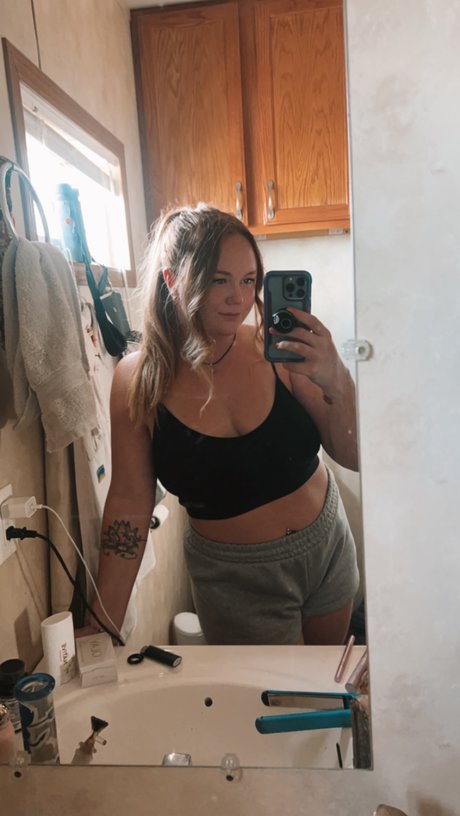 Brooklyn Belle topless onlyfans