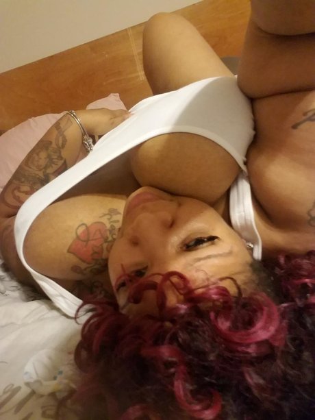 4EvaJuicy onlyfans model photo