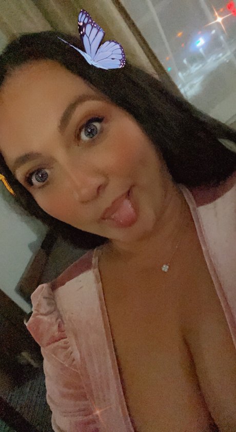 Linnyyy naked on onlyfans