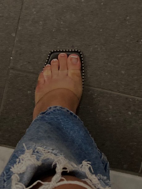 Ten pretty toes onlyfans public photos