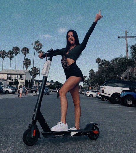 Taylor Hawk onlyfans free