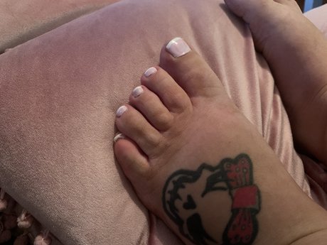 Yummy feet love nsfw onlyfans