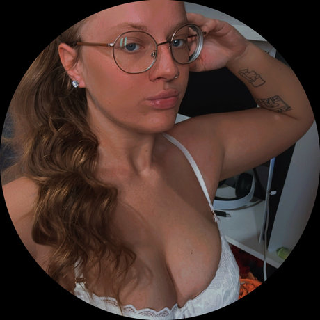 Tamzinlee top 8 9_ onlyfans naked