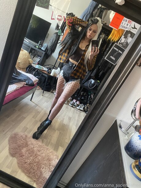 Superbia onlyfans leaked.