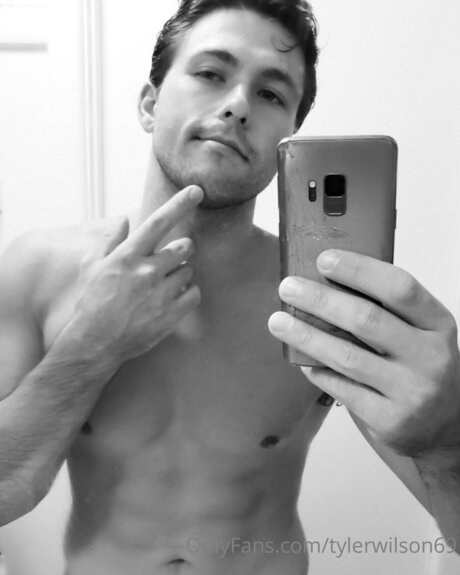 Tyler Wilson leaks only fans