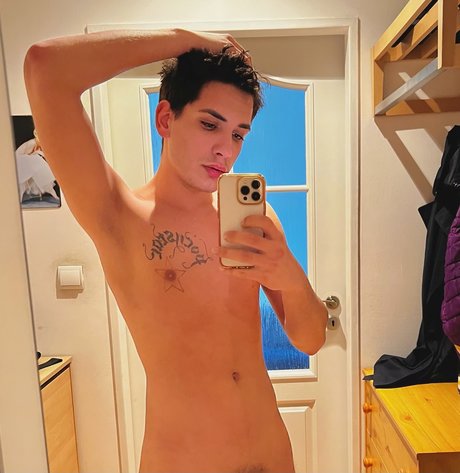 _Tyler Scott_ is on onlyfans