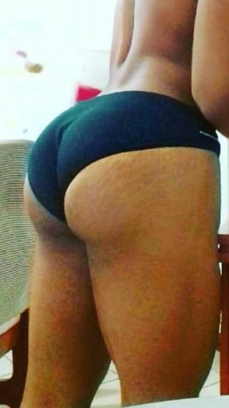 Redbootyisback onlyfans strip tease