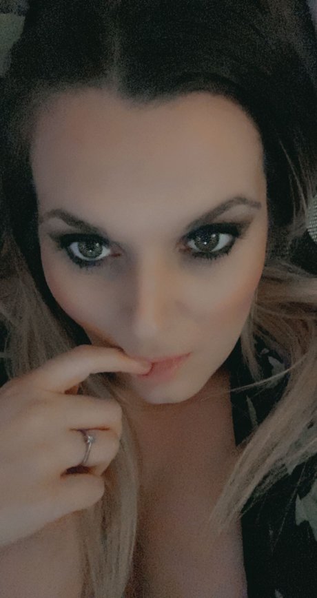 Zoe Louise nude leak onlyfans