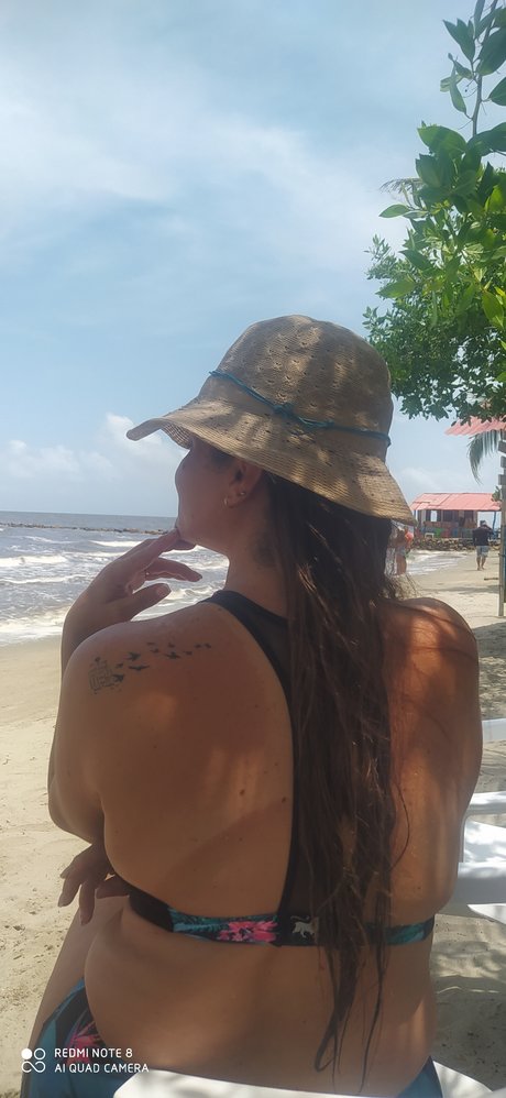 FLORAVIAJERA onlyfans pics