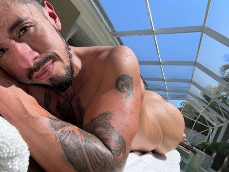 LuisLoganxxx onlyfans model photo