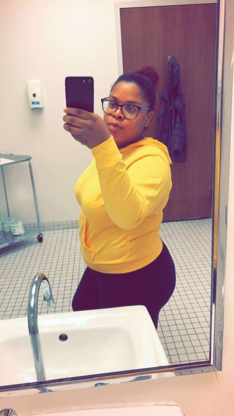 London Brown onlyfans strip tease