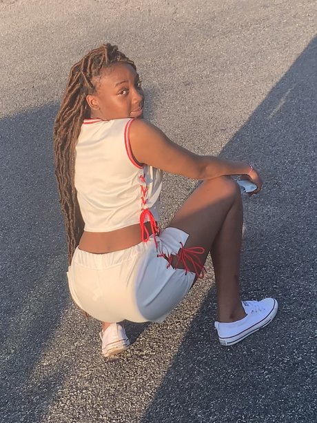 B R A T_ nude onlyfans porn