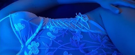 Isabel Santos onlyfans model images