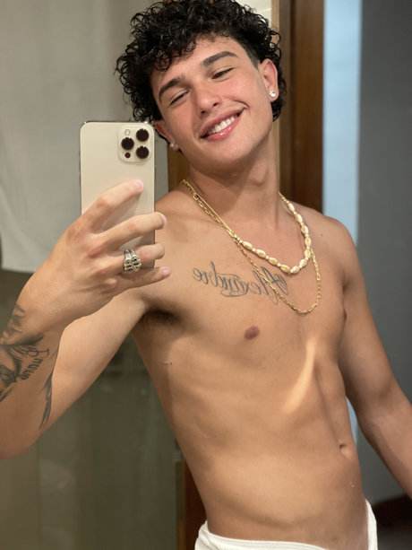 Aryan Almeida Brito nude onlyfans