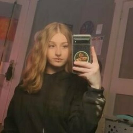 phoenix_ onlyfans public photos