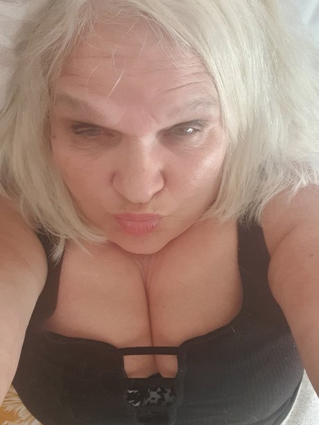 HotkiwBABE62 onlyfans nude tits