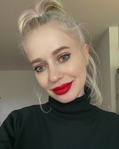 insomnia anna onlyfans public photos