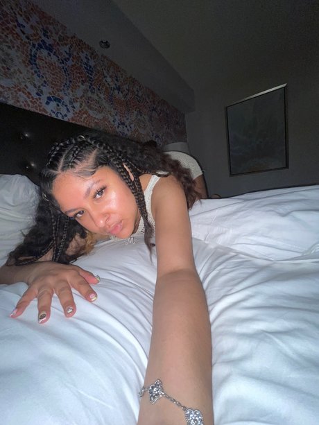 Lisa Juicyfruit_ only fans pics