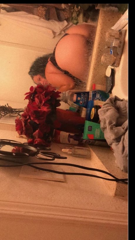 HoneeyBootyy onlyfans leajs