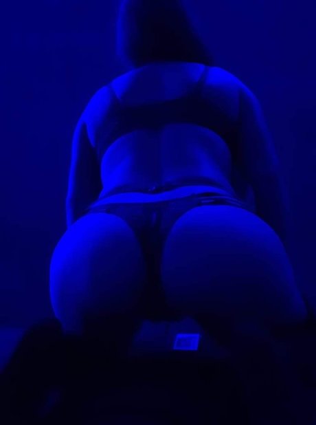 Hanna la peque a onlyfans striptease