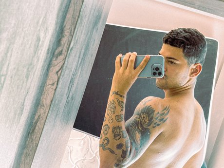 Italo Montteiro tits onlyfans