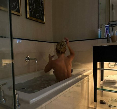 Allyyyrose onlyfans sextape leak