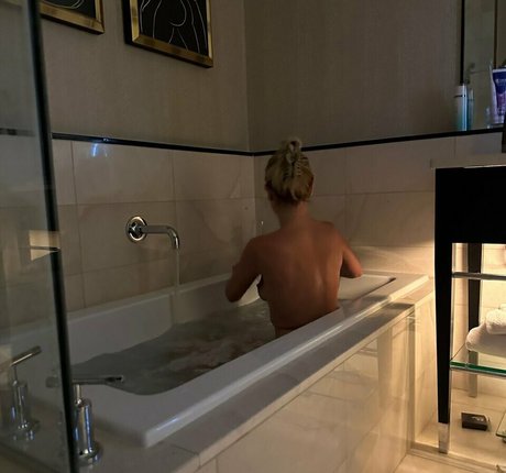 Allyyyrose onlyfans leak