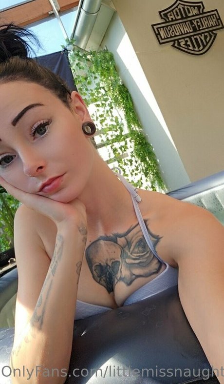 littlemissnaughtytw onlyfans fuck