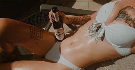 littlemissnaughtytw onlyfans star