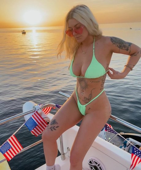 topless beach onlyfans top pic