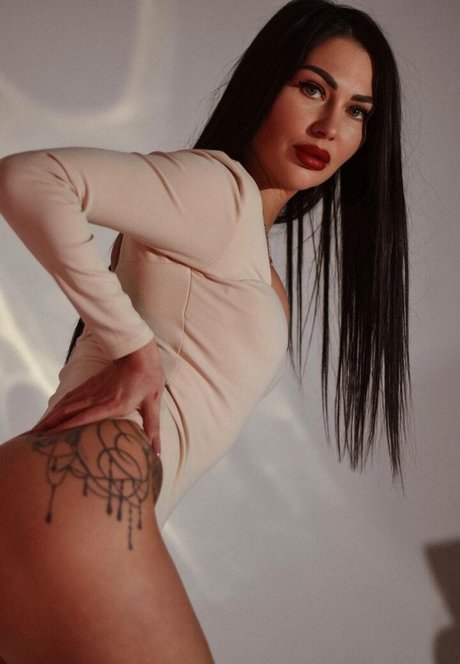 olivi pearl naked on onlyfans