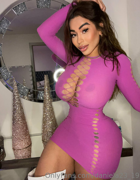daniela23 19 onlyfans tits