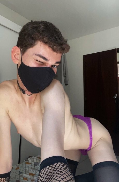 Femboyzx_ naked only fans