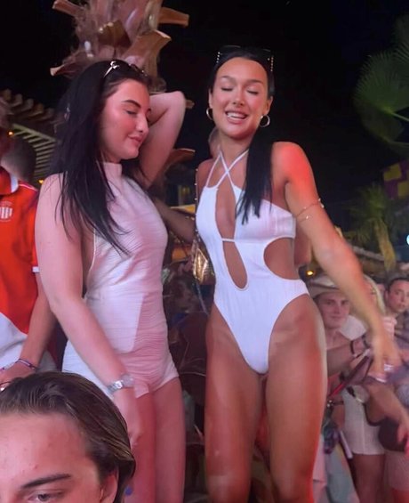 Honey Barrett only fans nude leaks