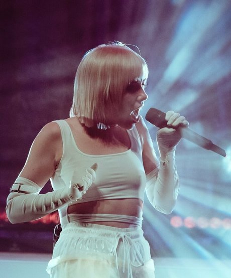 Carly Rae Jepsen naked onlyfans