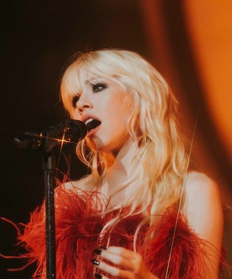 Carly Rae Jepsen onlyfans leak new