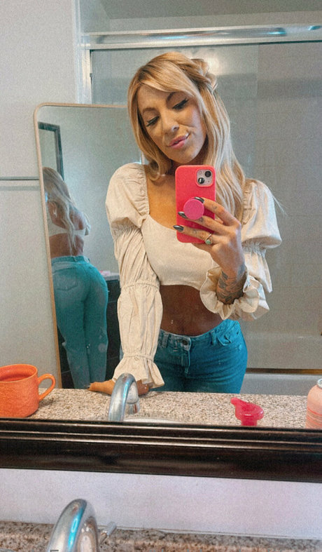 theblondeslife onlyfans page