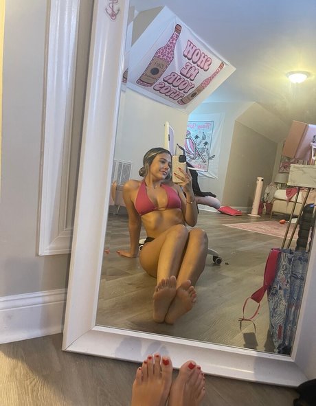 IsaMeccia onlyfans photo