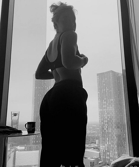 leorose02 only fans nude leaks