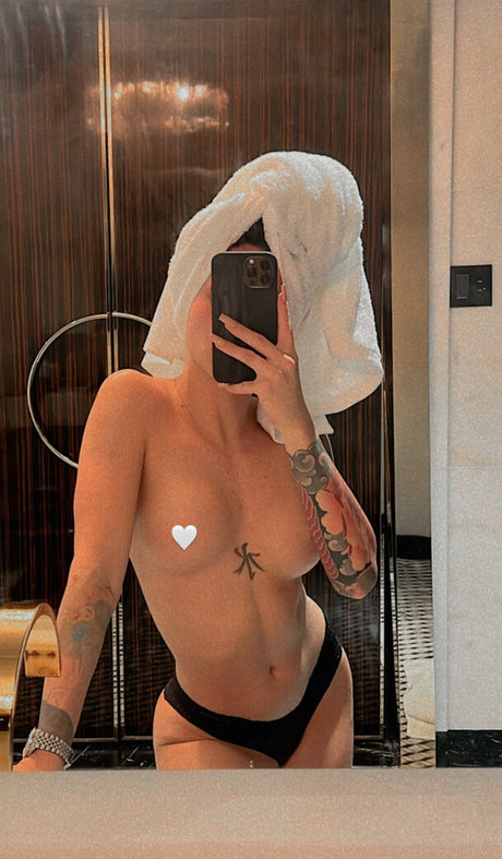 roselinllanes onlyfans post