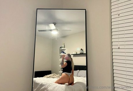 willowclarkk onlyfans model