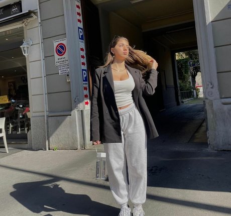 bbw brunette onlyfans pornographic photos